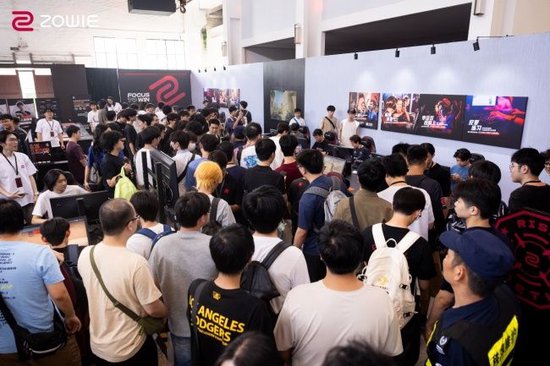 越级挑战御三家6千元板皇!七彩虹iGame X870E VULCAN W OC评测